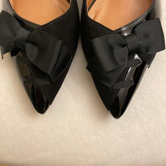 J. Renee black suade/patent pumps with grosgrain bow. Size 9.5wide
Heel is >2.5 - Picture 2 of 8